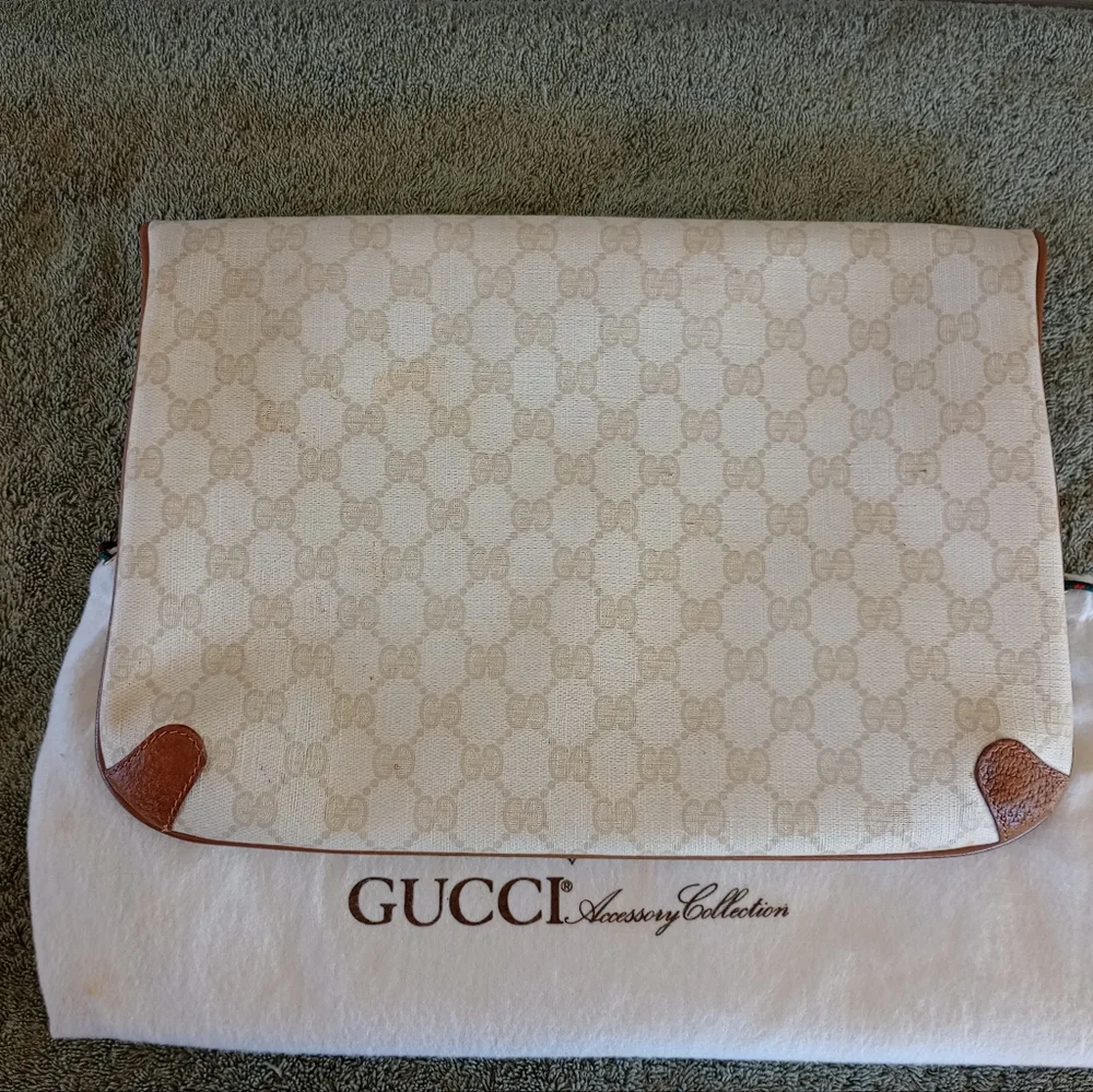 GUCCI PVC GG Supreme Clutch - Cream w/ Tan Leather - Picture 4 of 16
